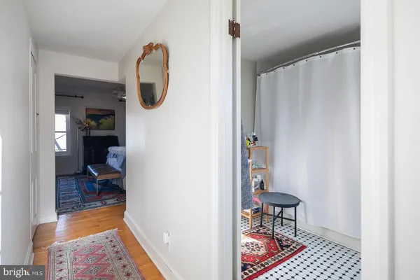 a very nice looking room with a chair