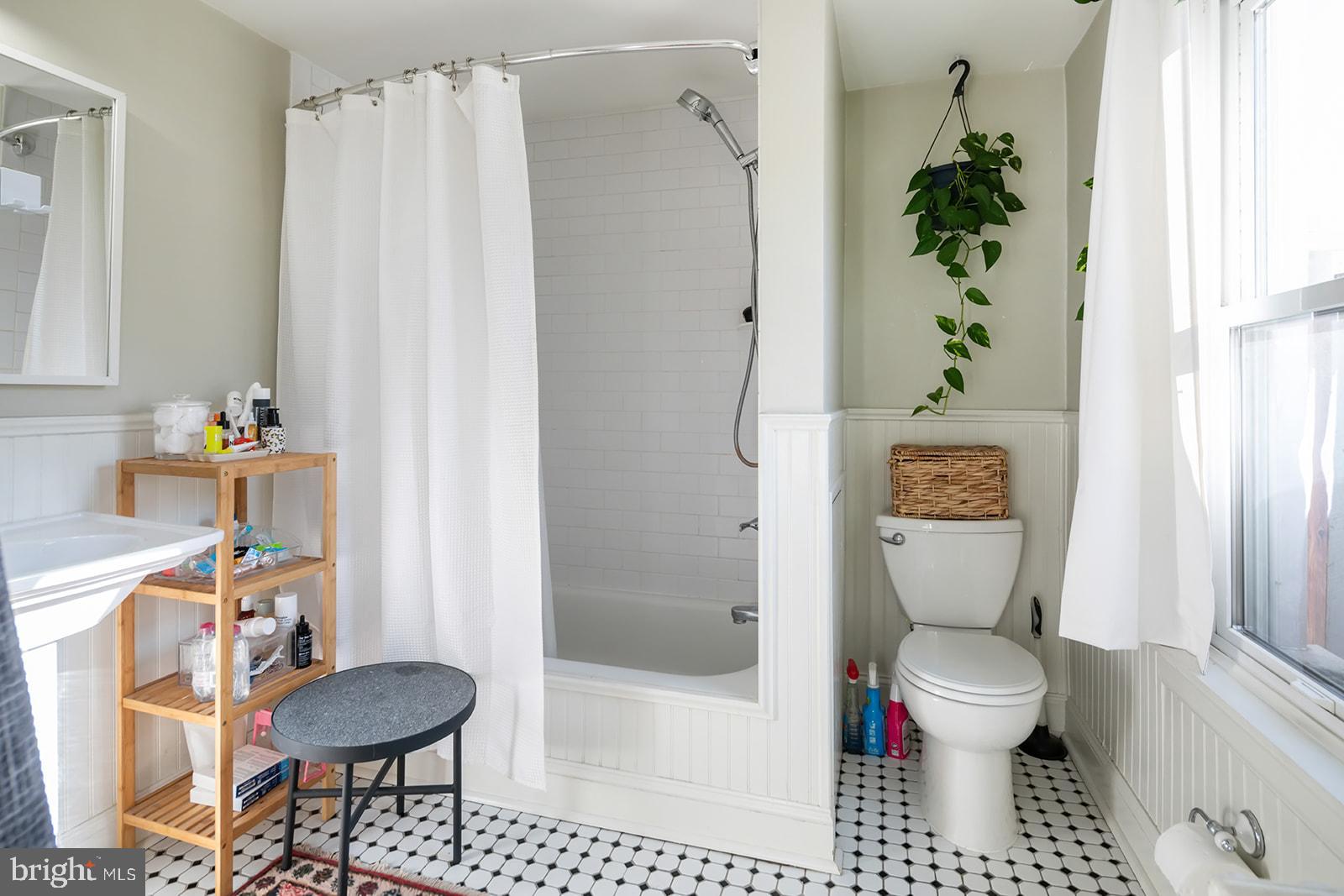 516 Kauffman Street Philadelphia, PA 19147 - Photo 31 of 37 a bathroom with a toilet and a shower