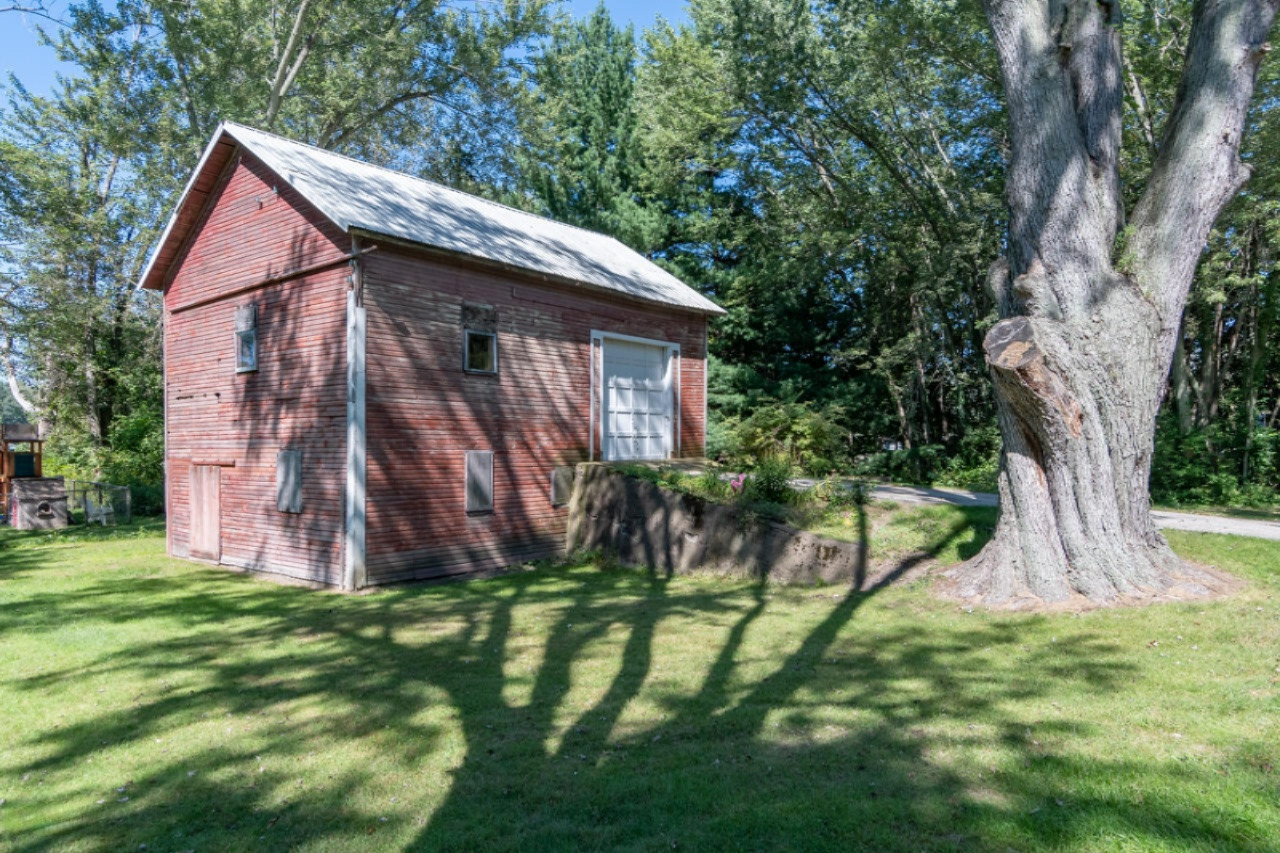 10304 Baldwin Road Bridgman, MI 49106 - Photo 29 of 36 10304 Baldwin-24
