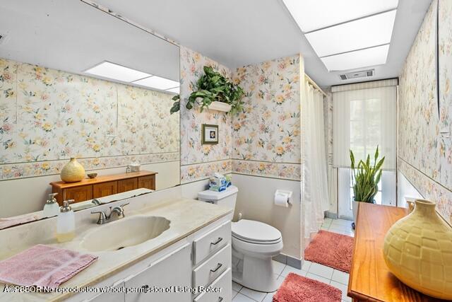 14 Bamboo Lane Jupiter, FL 33458 - Photo 20 of 33 a spacious bathroom with a granite countertop sink and a bathtub