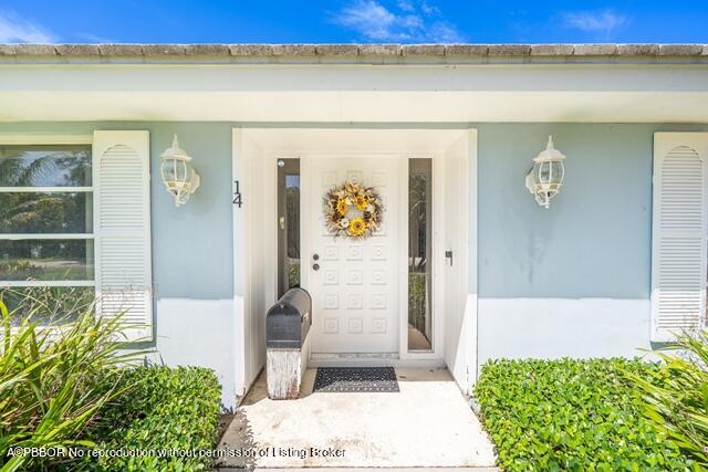 14 Bamboo Lane Jupiter, FL 33458 - Photo 10 of 33 a front view of a house