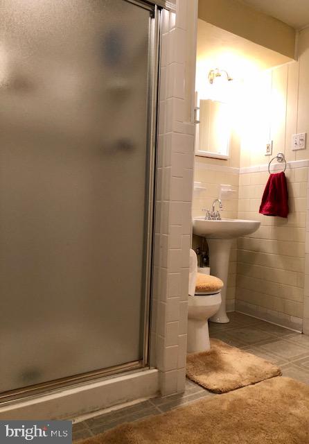 7718 Bellington Court Springfield, VA 22151 - Photo 12 of 33 Full Bath (main level)
