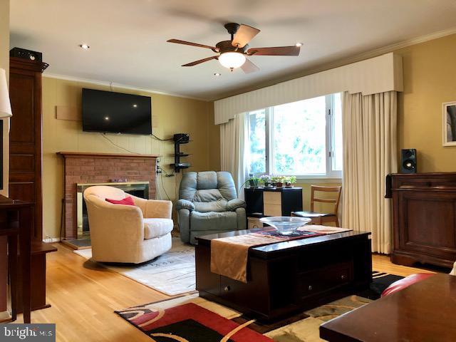 7718 Bellington Court Springfield, VA 22151 - Photo 13 of 33 Living Room (upper level)