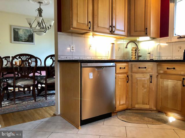 7718 Bellington Court Springfield, VA 22151 - Photo 19 of 33 Kitchen (upper level)