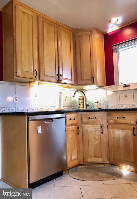 7718 Bellington Court Springfield, VA 22151 - Photo 21 of 33 Kitchen (upper level)