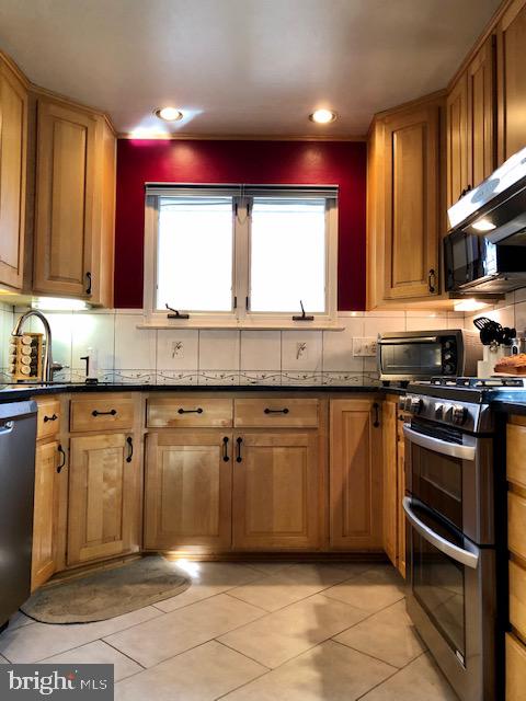 7718 Bellington Court Springfield, VA 22151 - Photo 22 of 33 Kitchen (upper level)