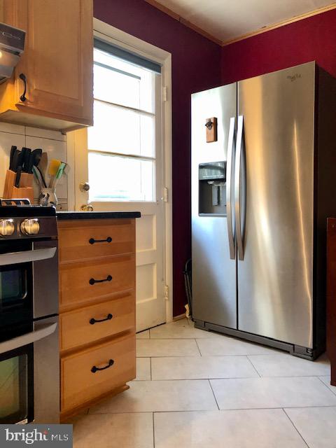 7718 Bellington Court Springfield, VA 22151 - Photo 23 of 33 Kitchen (upper level)