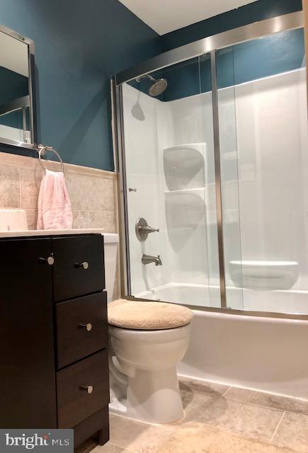 7718 Bellington Court Springfield, VA 22151 - Photo 26 of 33 Main Full Bath (upper level)