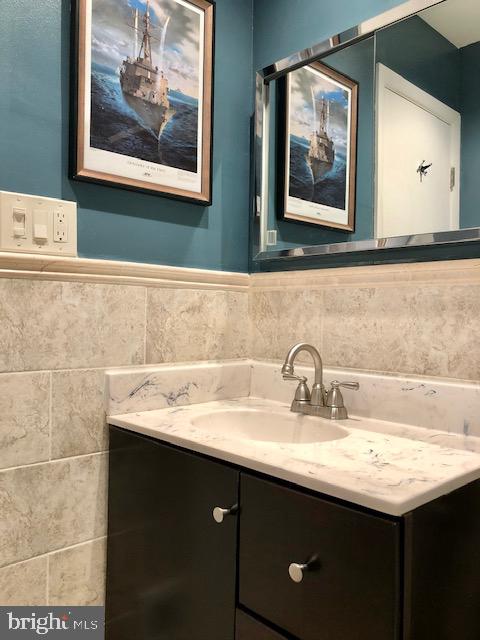 7718 Bellington Court Springfield, VA 22151 - Photo 27 of 33 Main Full Bath (upper level)
