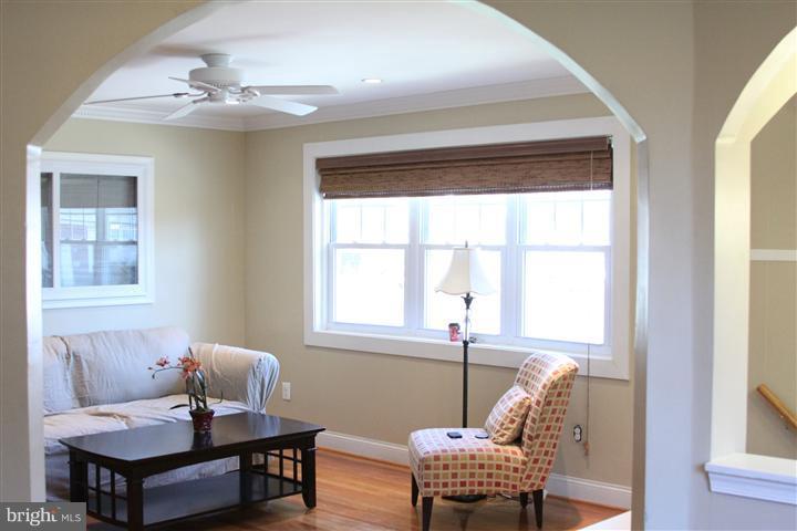 13700 Georgia Avenue Silver Spring, MD 20906 - Photo 12 of 22 Living Room