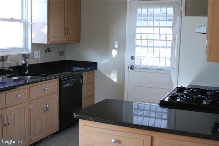13700 Georgia Avenue Silver Spring, MD 20906 - Photo 13 of 22 Kitchen