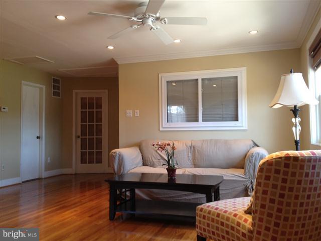 13700 Georgia Avenue Silver Spring, MD 20906 - Photo 17 of 22 Living Room
