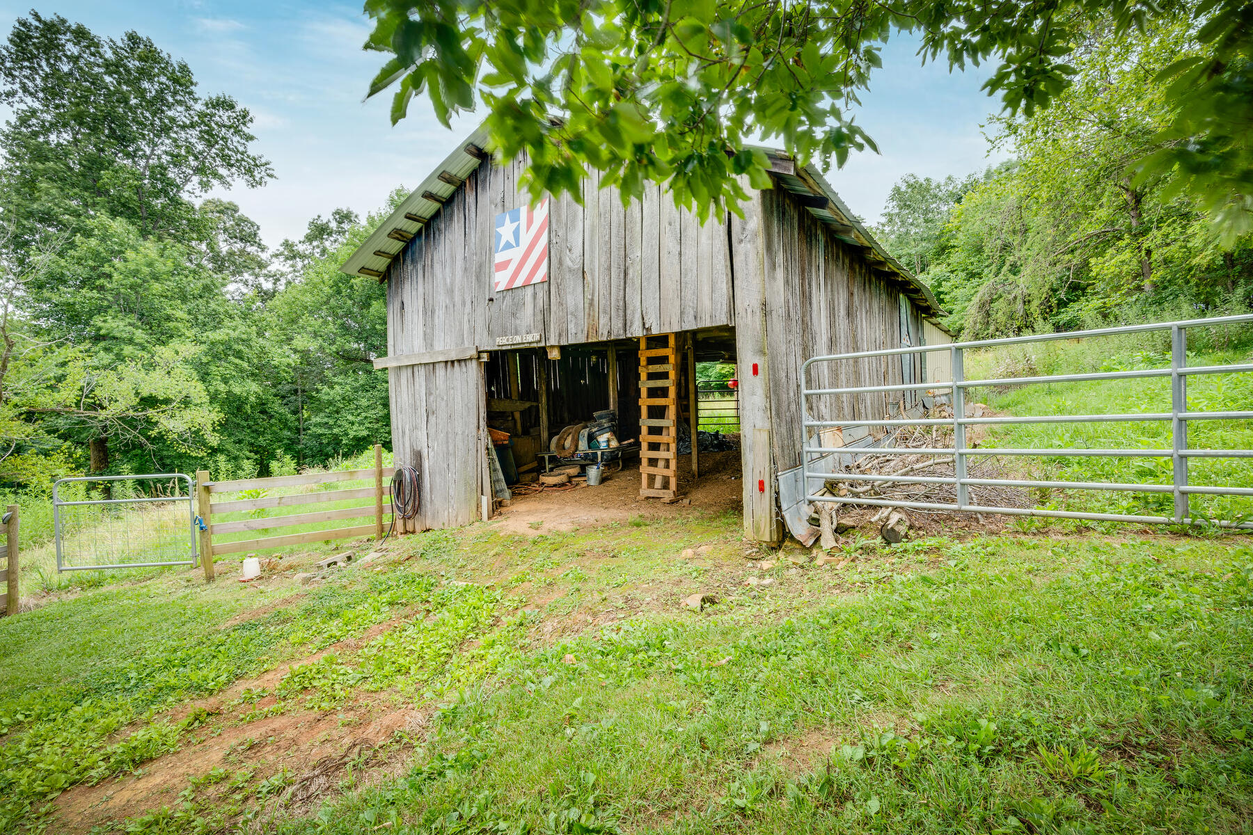 264 Buttermilk Road Gray, TN 37615 - Photo 27 of 34 Barn-2