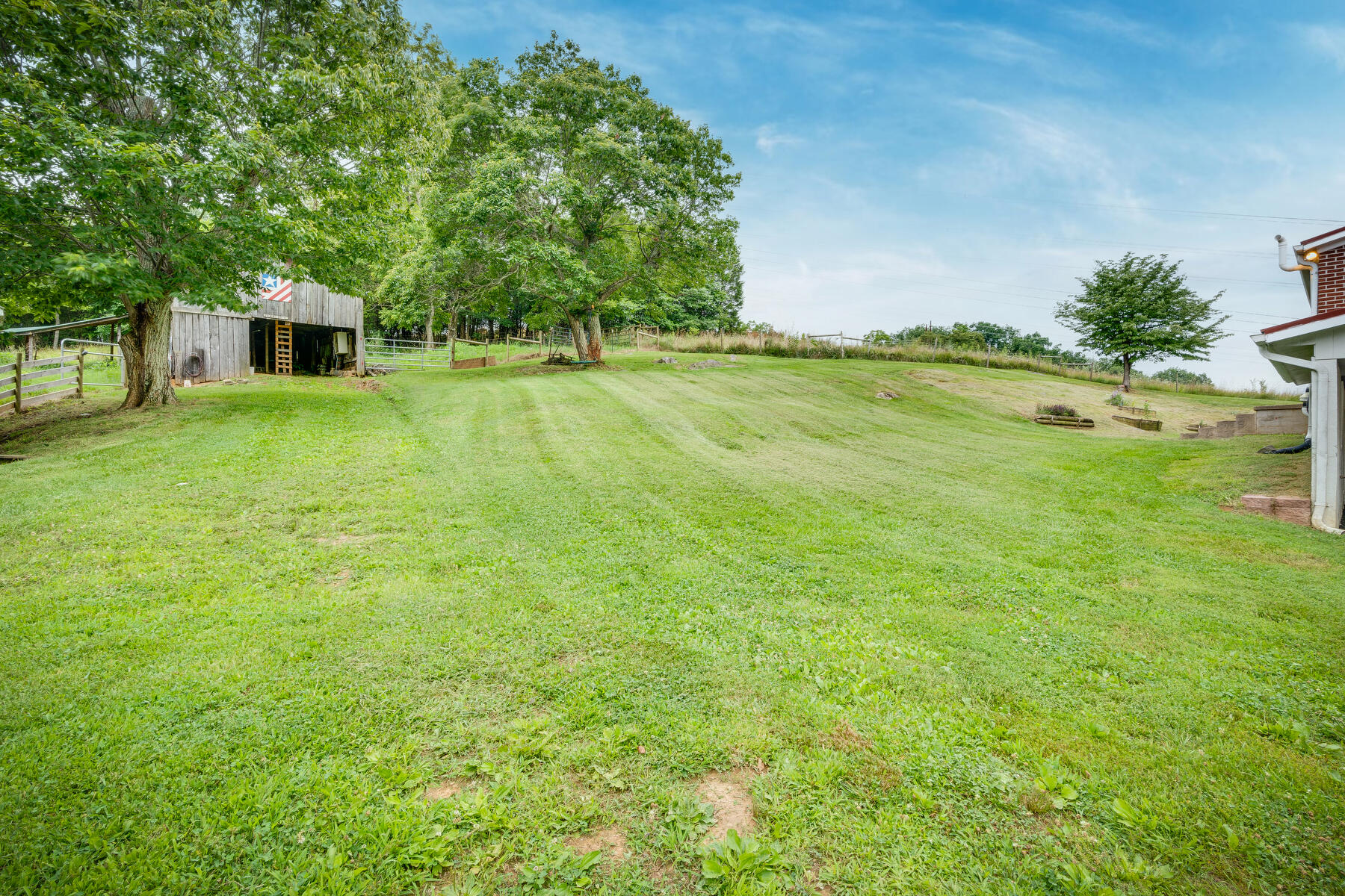 264 Buttermilk Road Gray, TN 37615 - Photo 29 of 34 Barn