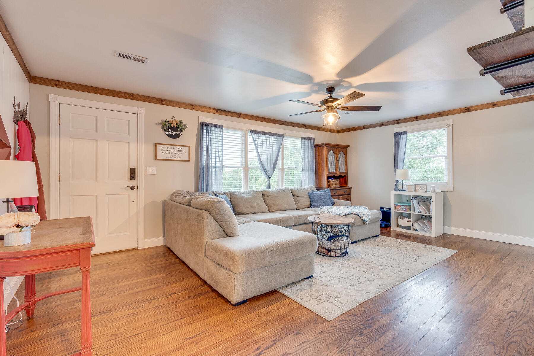 264 Buttermilk Road Gray, TN 37615 - Photo 7 of 34 Living Room