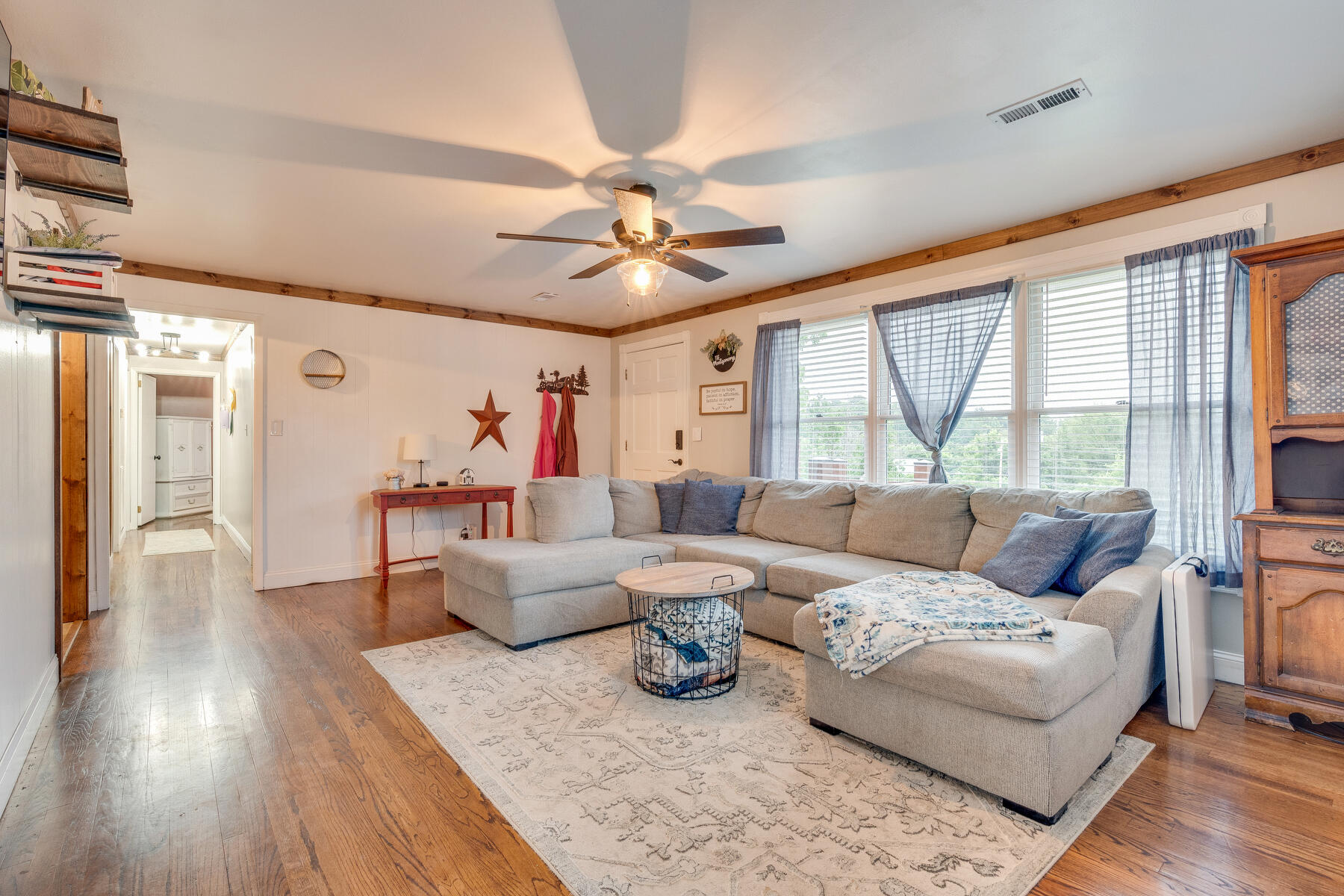 264 Buttermilk Road Gray, TN 37615 - Photo 8 of 34 Living Room to Hall View