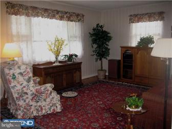 915 Fern Road Williamstown, NJ 08094 - Photo 4 of 12 Living Room