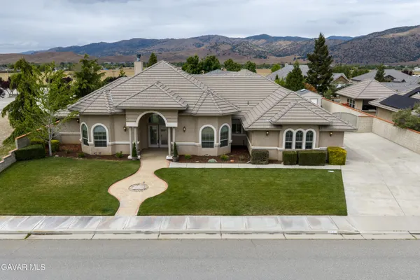 $734,000 | 403 Mesquite Drive, Tehachapi, CA 93561