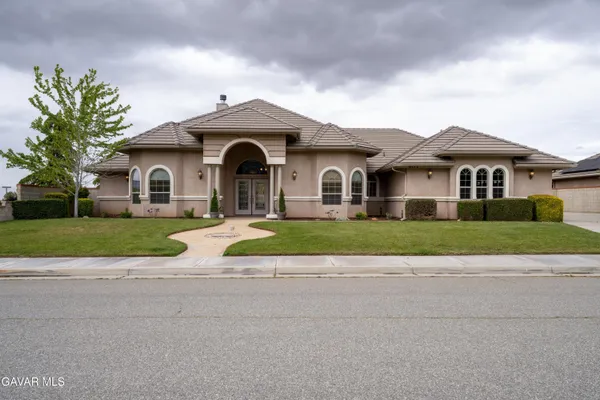 $734,000 | 403 Mesquite Drive, Tehachapi, CA 93561