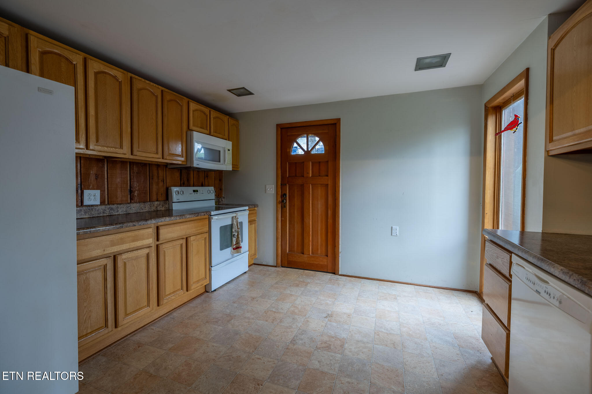 151 Lakeview Circle Clinton, TN 37716 - Photo 2 of 21 lakeview-25