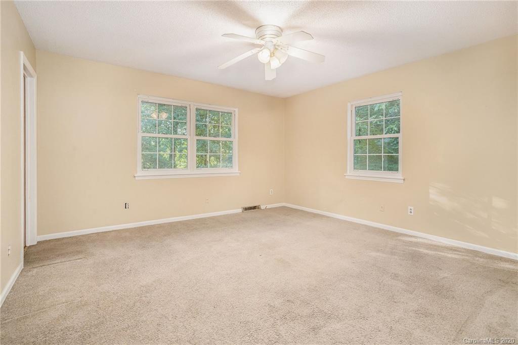 8033 Larkhaven Road Charlotte, NC 28216 - Photo 12 of 29 Gallery Image 12