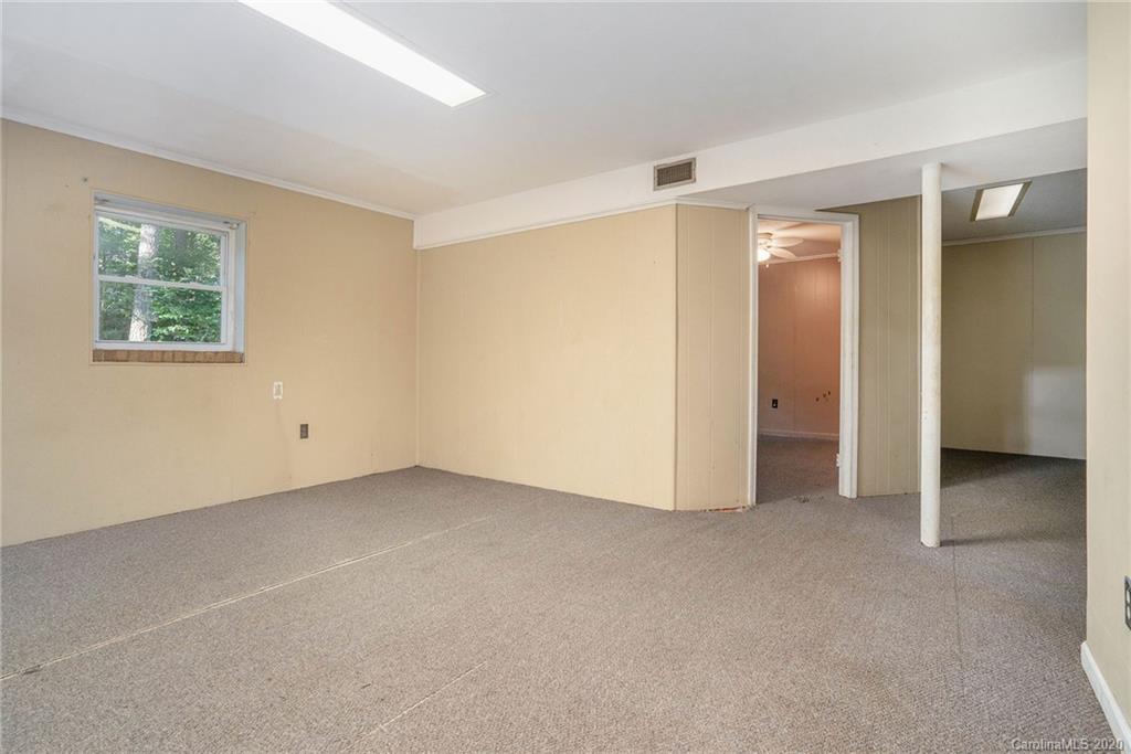 8033 Larkhaven Road Charlotte, NC 28216 - Photo 18 of 29 Gallery Image 18