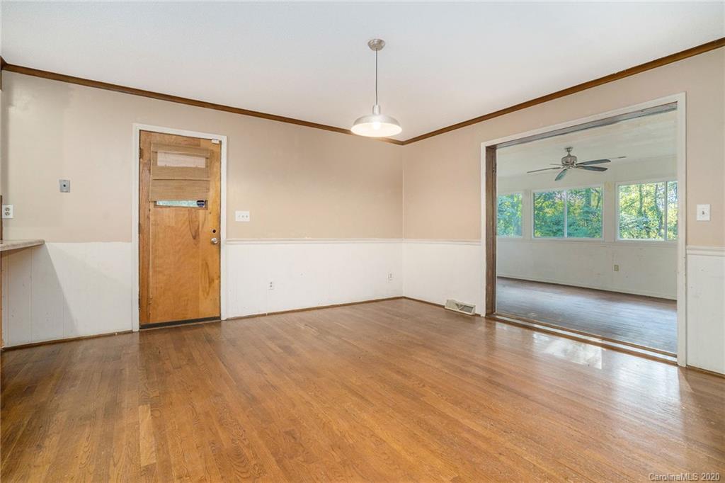 8033 Larkhaven Road Charlotte, NC 28216 - Photo 4 of 29 Gallery Image 4