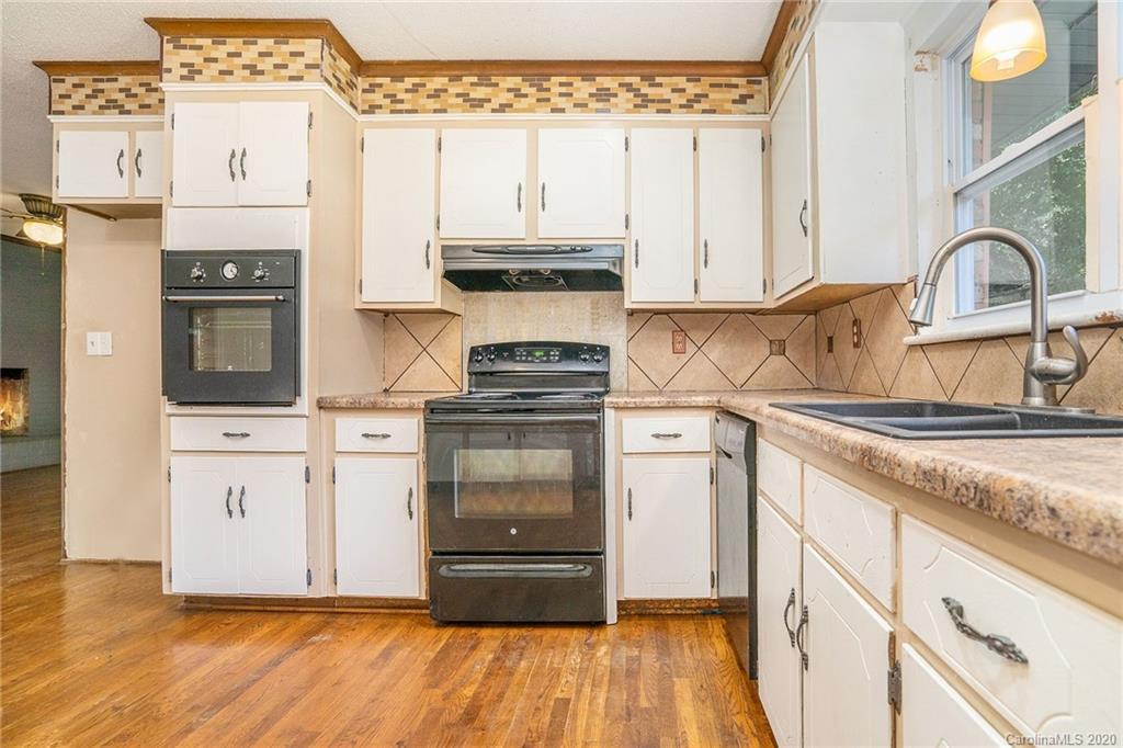 8033 Larkhaven Road Charlotte, NC 28216 - Photo 6 of 29 Gallery Image 6