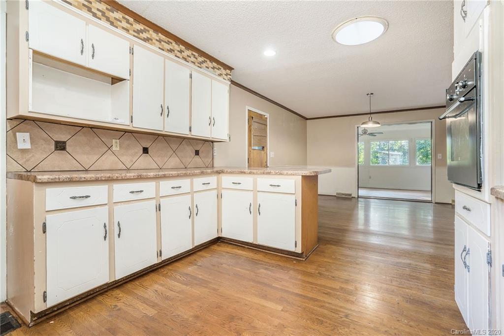 8033 Larkhaven Road Charlotte, NC 28216 - Photo 7 of 29 Gallery Image 7