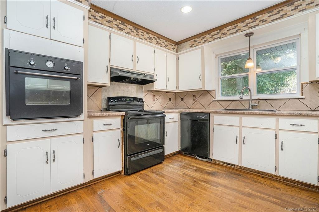 8033 Larkhaven Road Charlotte, NC 28216 - Photo 8 of 29 Gallery Image 8