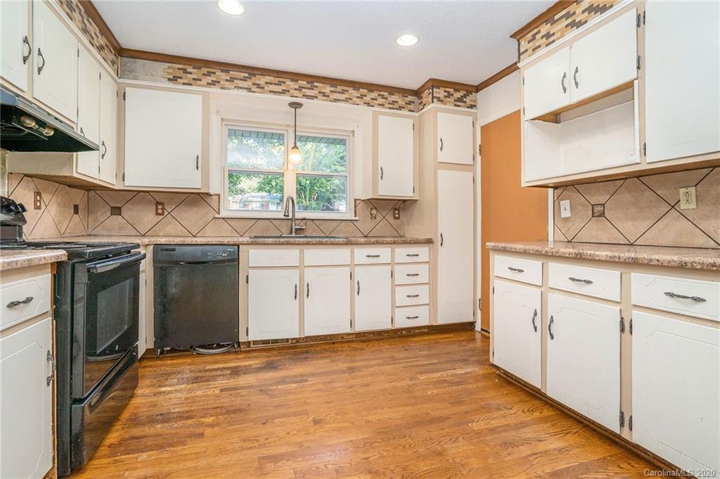8033 Larkhaven Road Charlotte, NC 28216 - Photo 9 of 29 Gallery Image 9