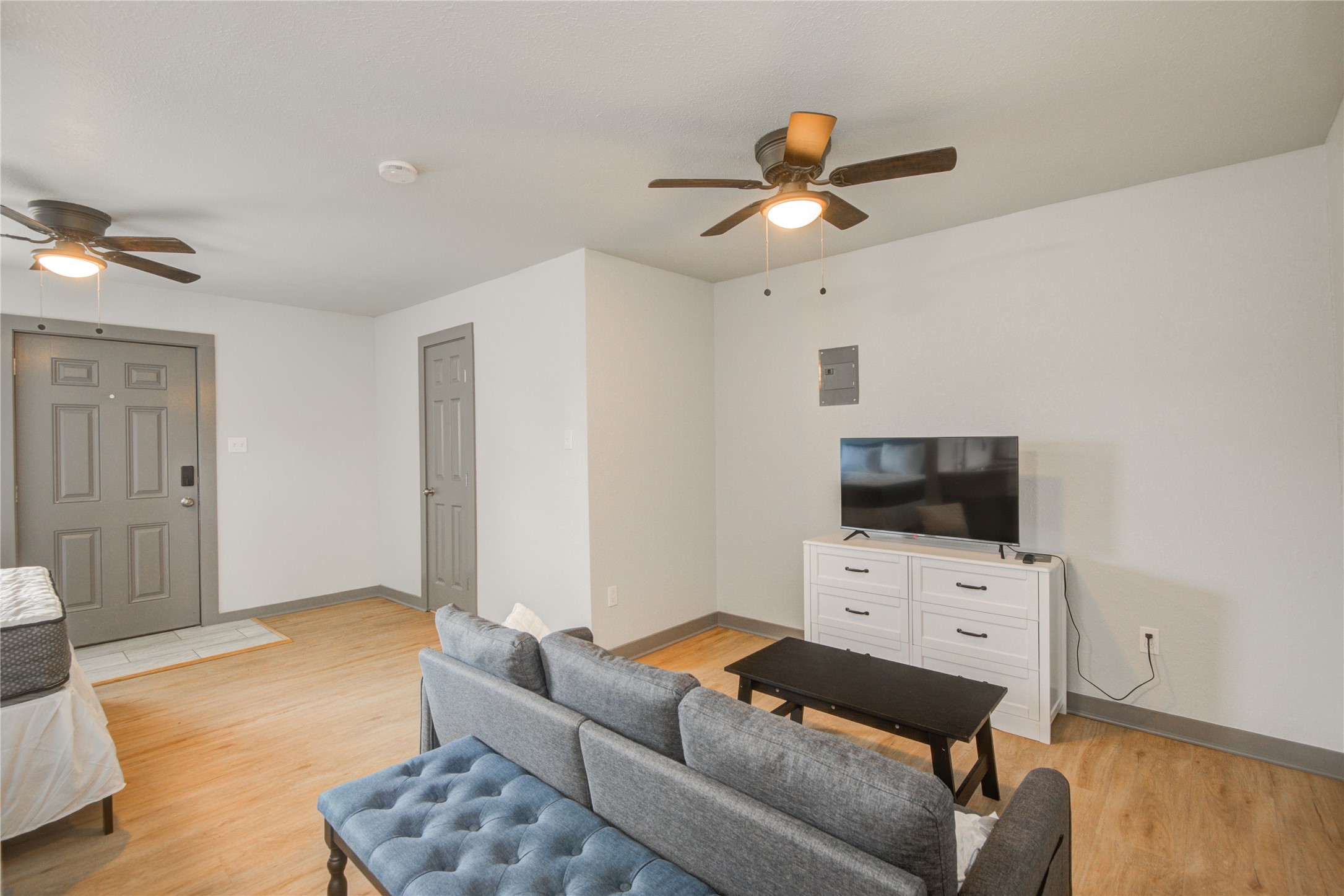 208 West 2nd Street Sweeny, TX 77480 - Photo 4 of 12