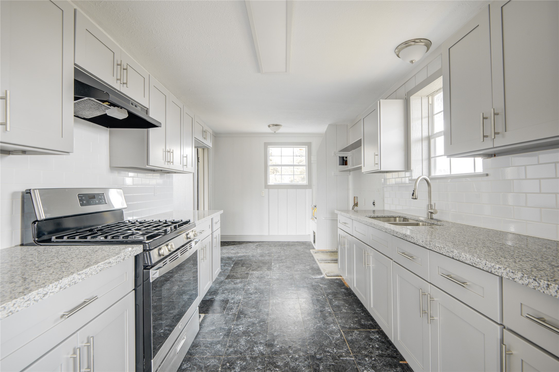 208 West 2nd Street Sweeny, TX 77480 - Photo 9 of 12