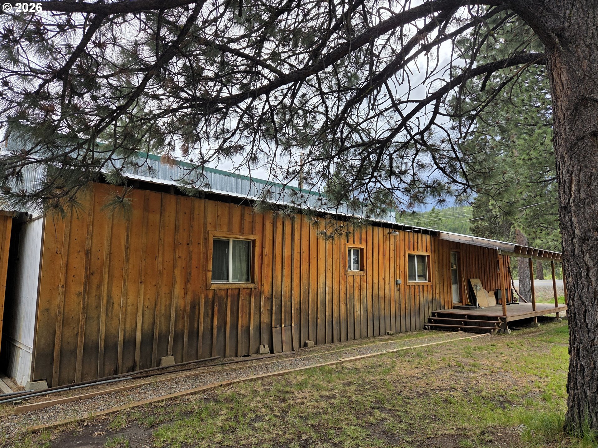 602 Mill Street Sumpter, OR 97877 - Photo 23 of 25 a backyard of a house