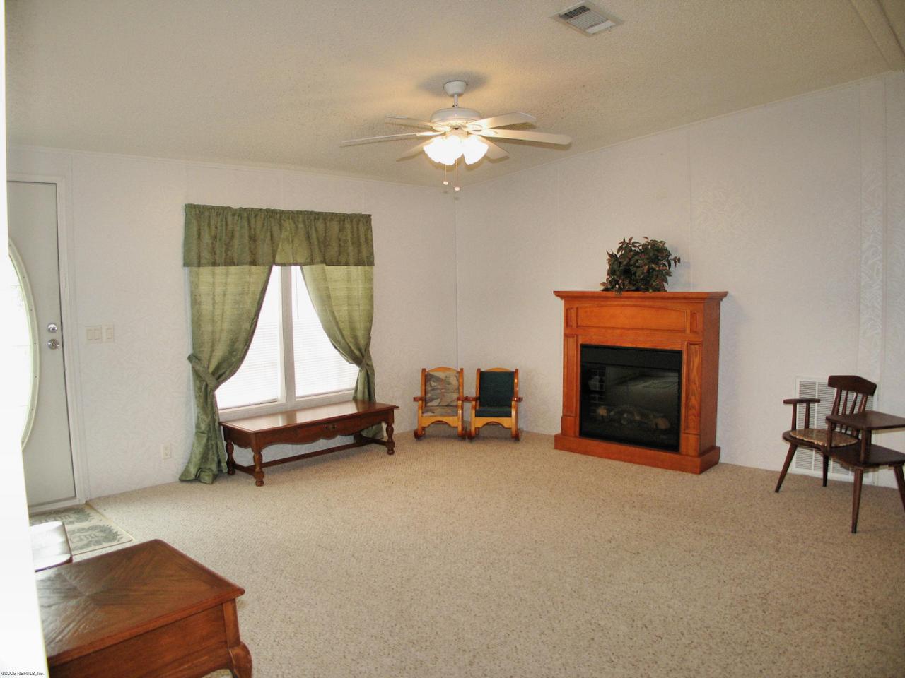2424 Jones Road Jacksonville, FL 32220 - Photo 2 of 4 Family Room-VG