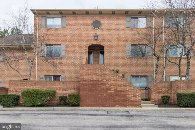 $3,800 | 50 Woodside Road, Unit 17, Ardmore, PA 19003