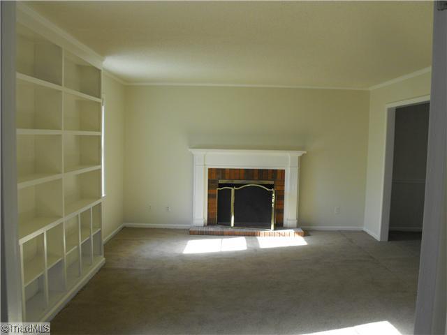 5755 Balsom Road Pfafftown, NC 27040 - Photo 8 of 16 Living Room.