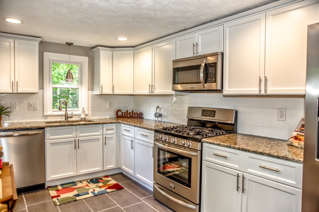 179 Corona Street Springfield, MA 01104 - Photo 1 of 29