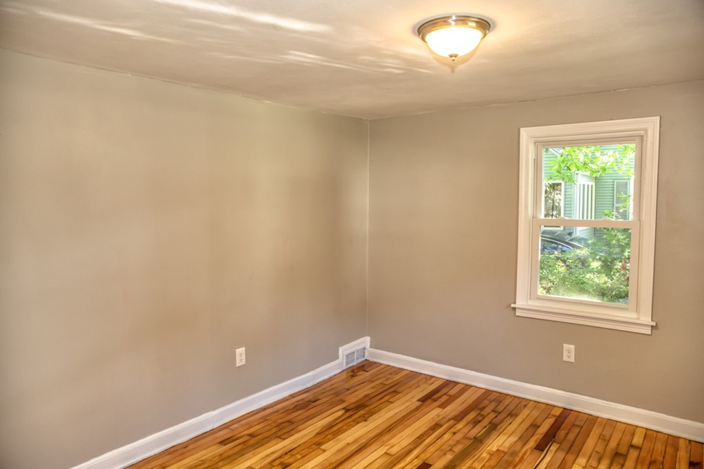 179 Corona Street Springfield, MA 01104 - Photo 14 of 29