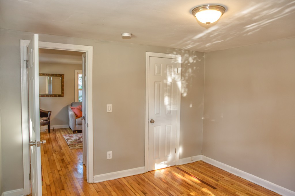 179 Corona Street Springfield, MA 01104 - Photo 15 of 29