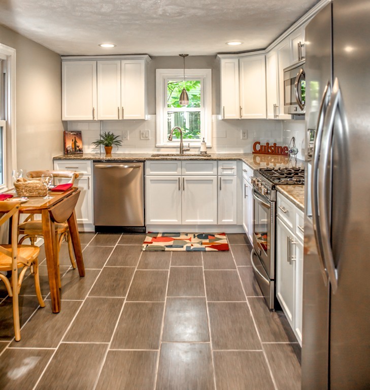 179 Corona Street Springfield, MA 01104 - Photo 2 of 29