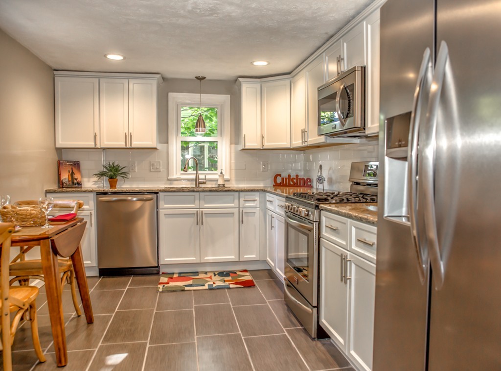 179 Corona Street Springfield, MA 01104 - Photo 3 of 29
