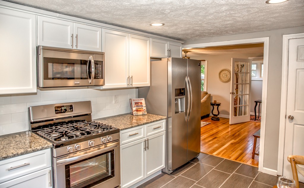 179 Corona Street Springfield, MA 01104 - Photo 4 of 29
