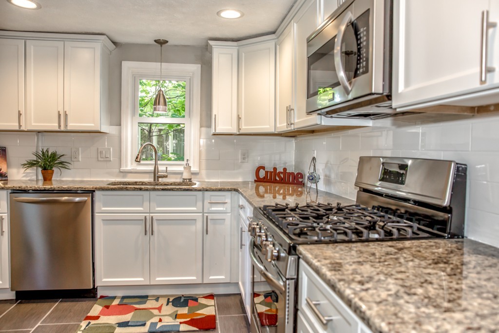 179 Corona Street Springfield, MA 01104 - Photo 5 of 29
