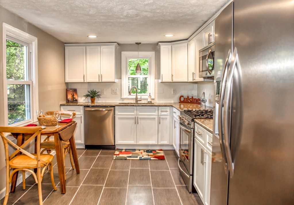 179 Corona Street Springfield, MA 01104 - Photo 7 of 29
