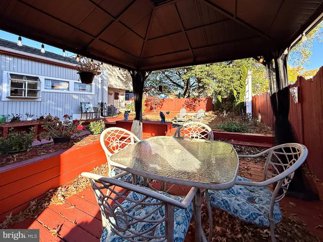 a outdoor space with the garden