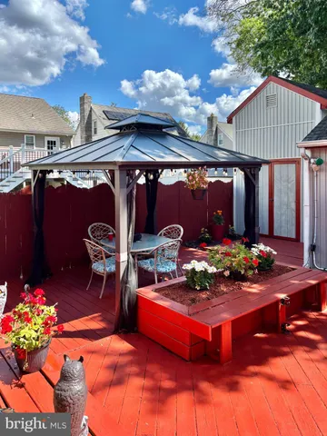 a view of a entryway door of the house