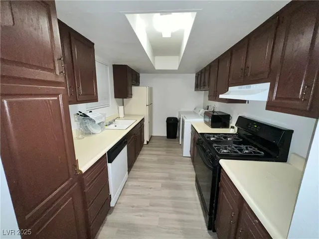 $1,550 | 4650 Koval Lane, Unit 14C, Las Vegas, NV 89109