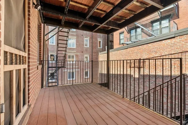 $1,199,000 | 11 Wiget Street, Unit 114, Boston, MA 02113