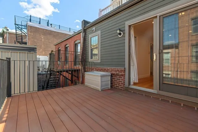 $1,199,000 | 11 Wiget Street, Unit 114, Boston, MA 02113